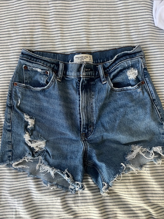Abercrombie & Fitch Pants - Abercrombie & Fitch 4” Mom Short